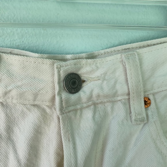 Levi’s 501 White Denim Jean Shorts - Picture 3 of 9